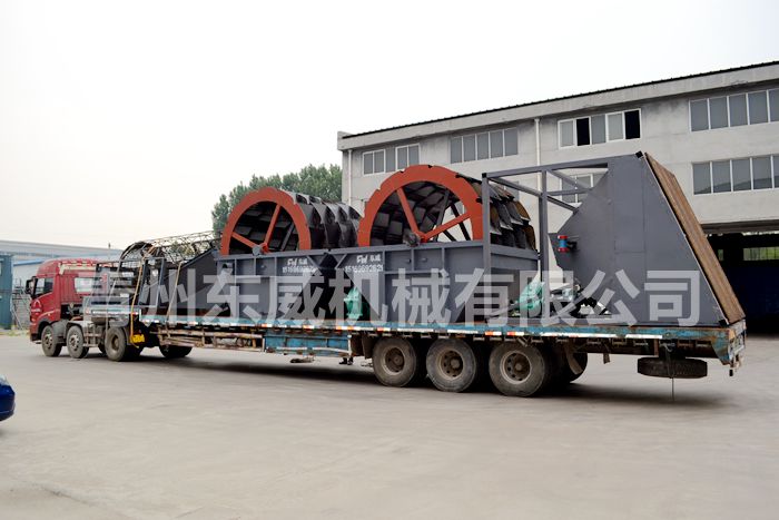 客户定制3024型筛分破碎轮式洗沙机、细沙回收机发车