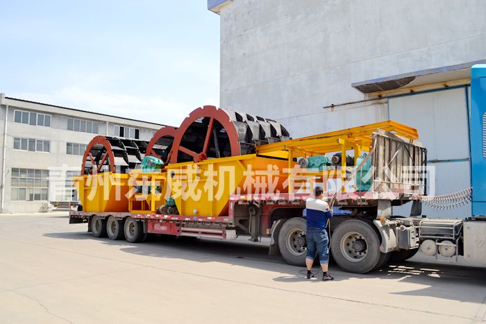 客户定制3024型、3020型、2815型轮式洗沙机三台发车，公司是水洗沙设备专业生产厂家